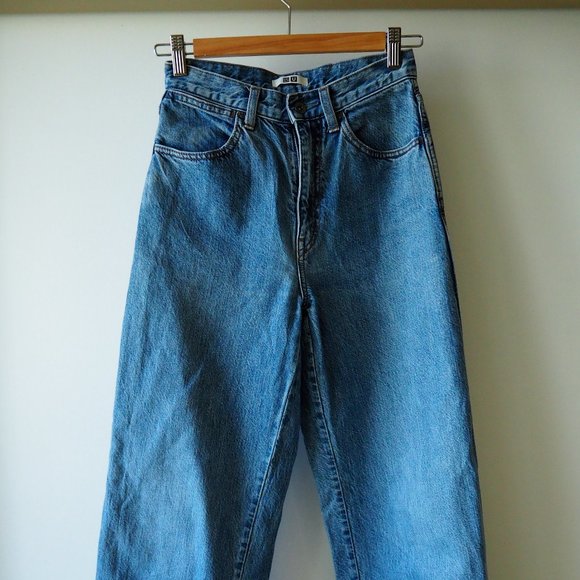Uniqlo wide-legged jeans, medium wash - Picture 2 of 5